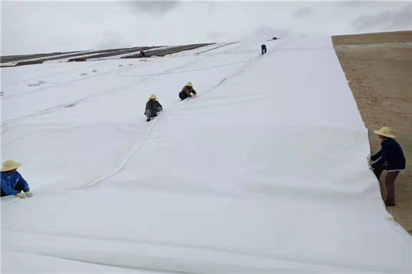 破損的土工布怎樣修補最好呢？